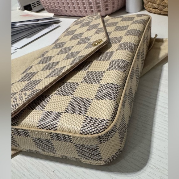 Louis Vuitton Damier Azur Felicie - Picture 12 of 17